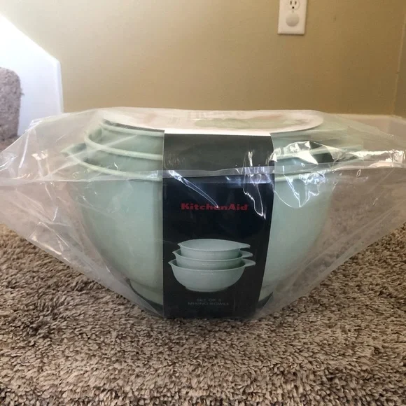 New KitchenAid Classic Mixing Bowls, Set of 3, Pistachio - Picture 2 of 5
